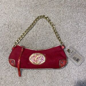 G-Unit handbag! Remember the early 2000s fashion.